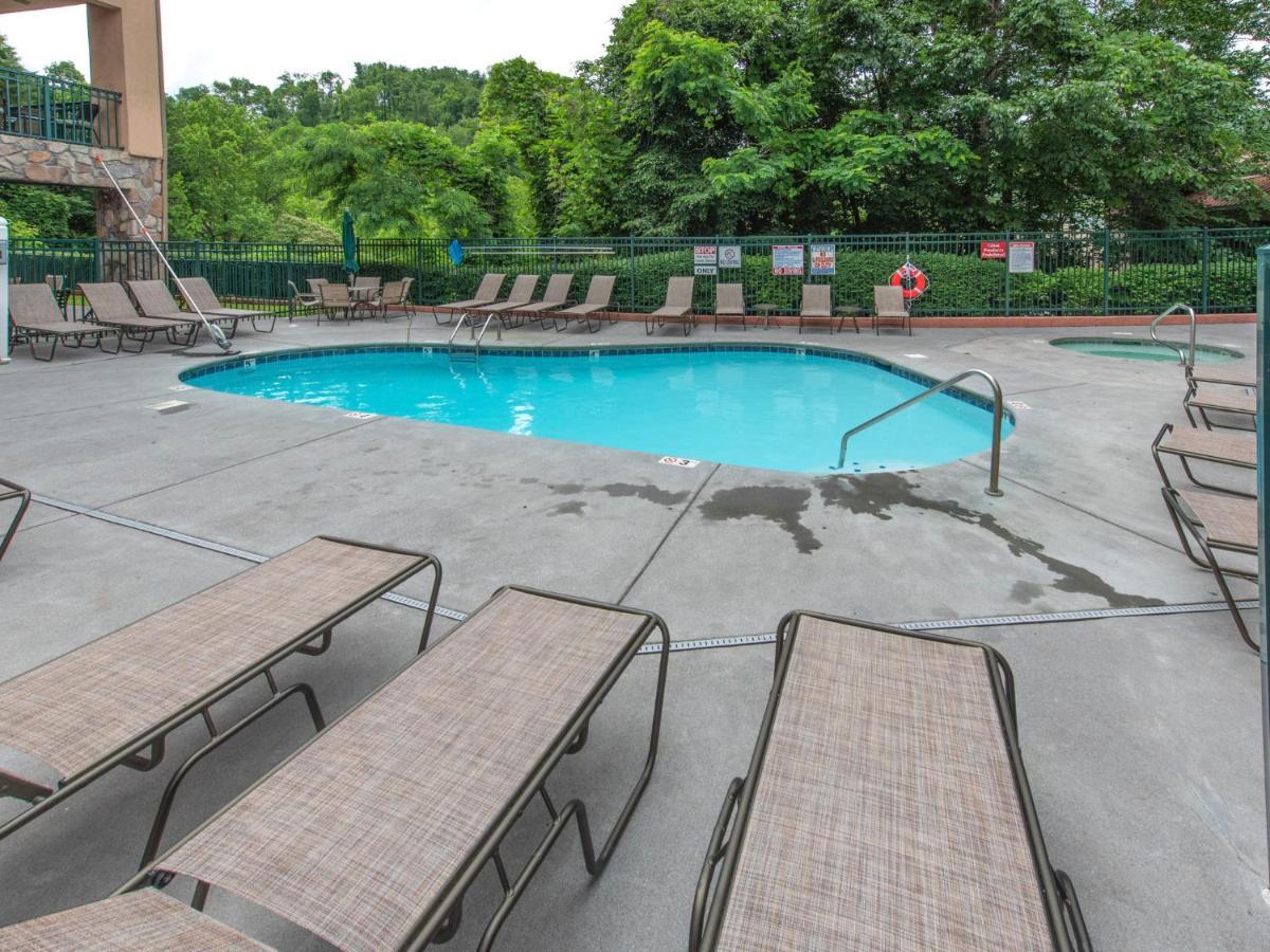 City Bear, 2Br, Pool, Spa, Downtown Gatlinburg, Sleeps 6アパートメント エクステリア 写真