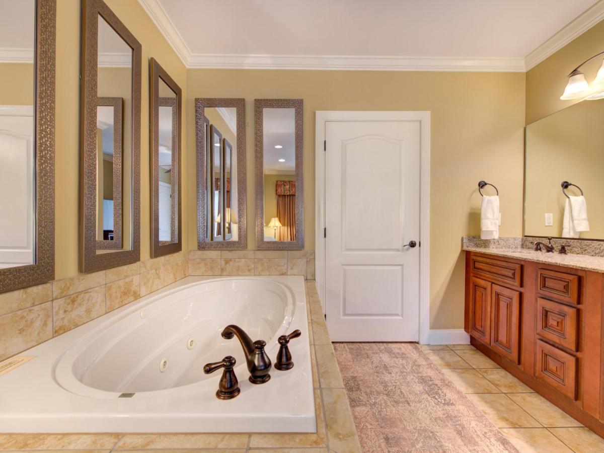 City Bear, 2Br, Pool, Spa, Downtown Gatlinburg, Sleeps 6アパートメント エクステリア 写真