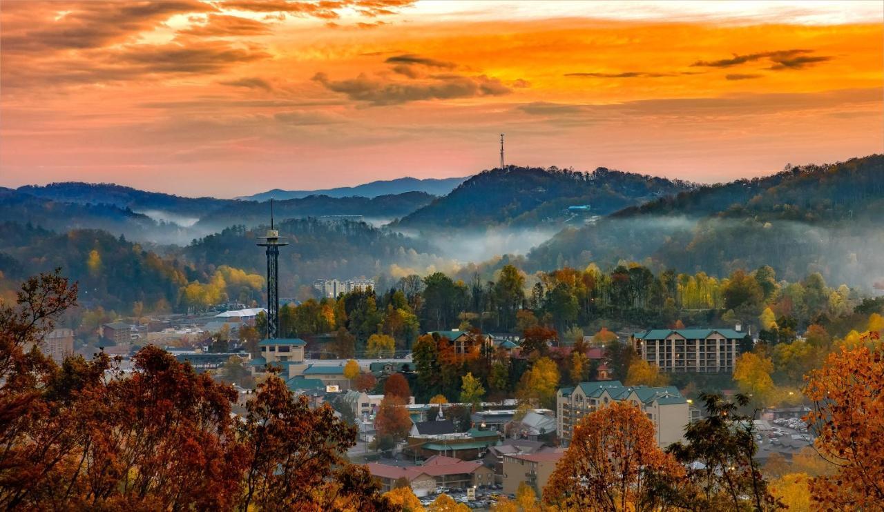 City Bear, 2Br, Pool, Spa, Downtown Gatlinburg, Sleeps 6アパートメント エクステリア 写真