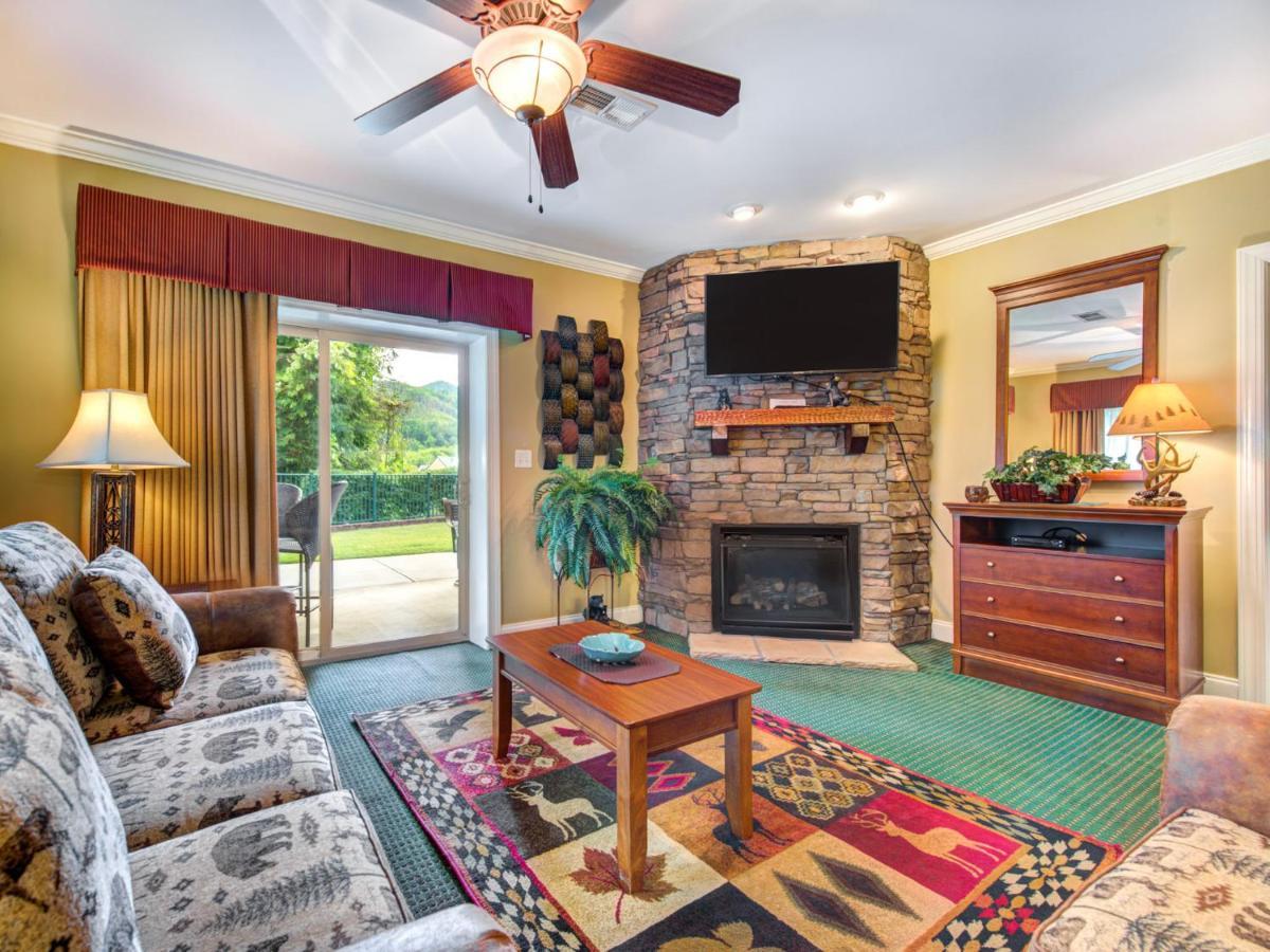 City Bear, 2Br, Pool, Spa, Downtown Gatlinburg, Sleeps 6アパートメント エクステリア 写真