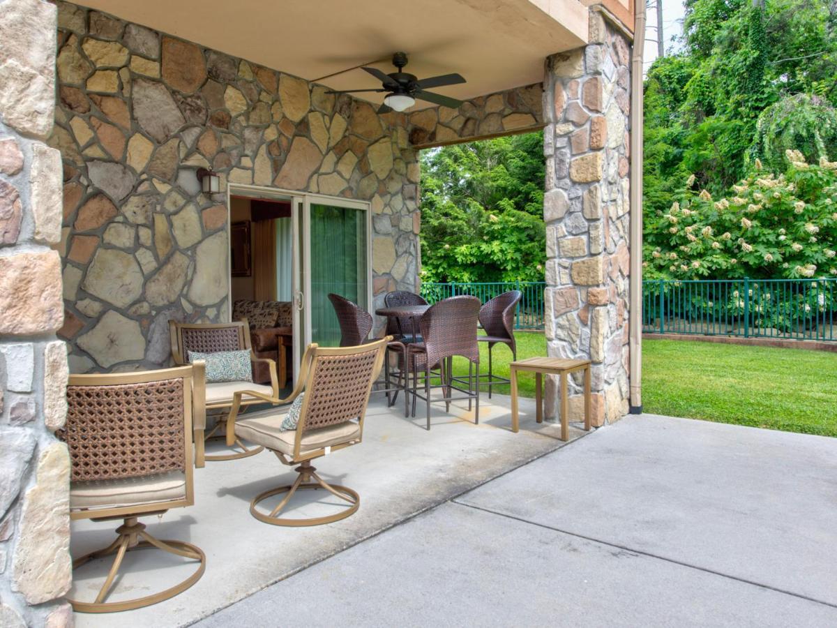 City Bear, 2Br, Pool, Spa, Downtown Gatlinburg, Sleeps 6アパートメント エクステリア 写真